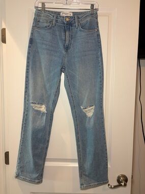 Just Black | Light Wash Straight Leg Distressed Jeans